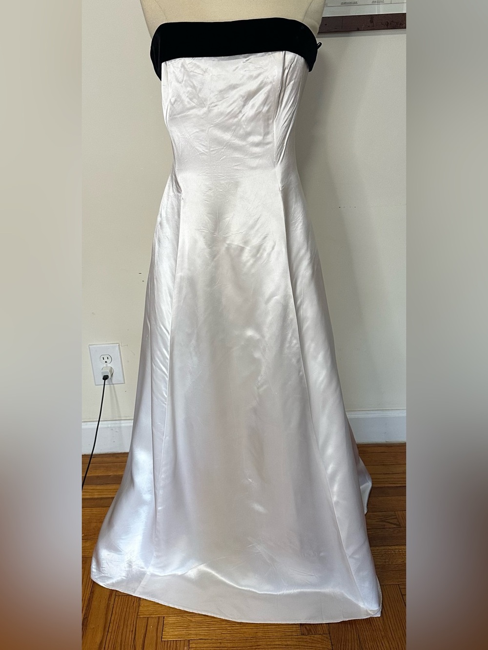 Jessica McClintock Gunne Sax Vintage White Strapless Gown Black Bandeau & Gloves